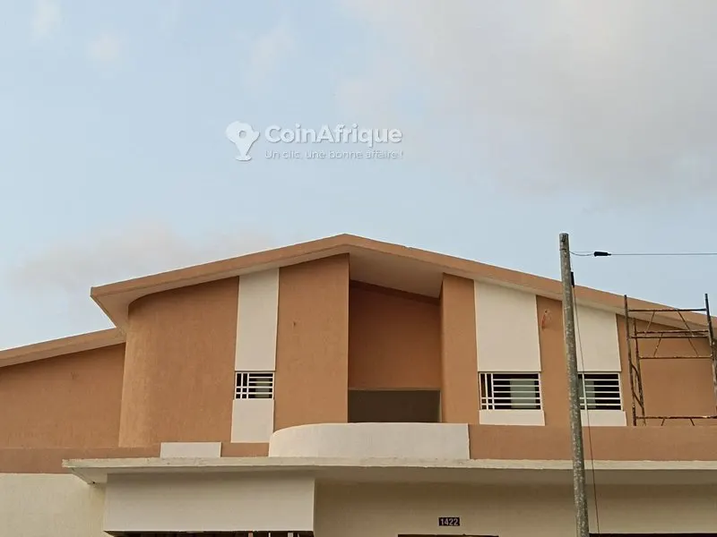 Villa duplex 10 pièces avec piscine — 2 Plateaux Polyclinique